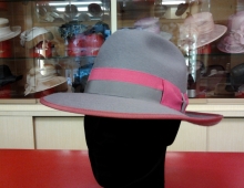 Fedora in feltro grigio