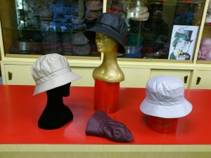 Cappelli impermeabili donna