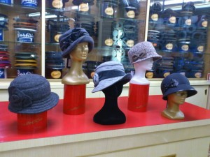 cappelli-in-maglina-velluto-impermeabili-e-lana-cotta